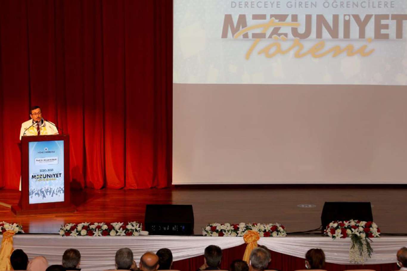 Rektör Kızılay'dan mezuniyet törenindeki yeminde "Cinsel yönelim" vurgusuna tepki